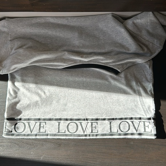 Soho sweatshirt dress LOVE graphic repeats along hem Size Large - Picture 9 of 14